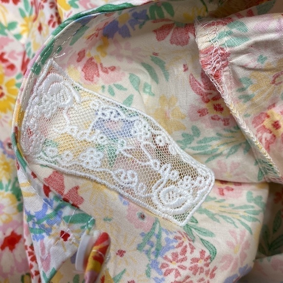Sadie & Sage Floral Blouse Flutter Sleeves Keyhole Back Small - Picture 5 of 6